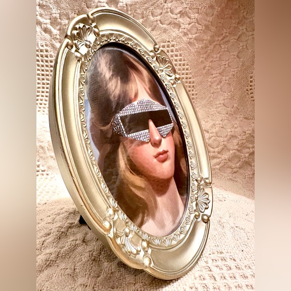 Vtg Decorel Heirloom 5 × 7
Oval Champagne Picture Frame… New - Picture 4 of 11